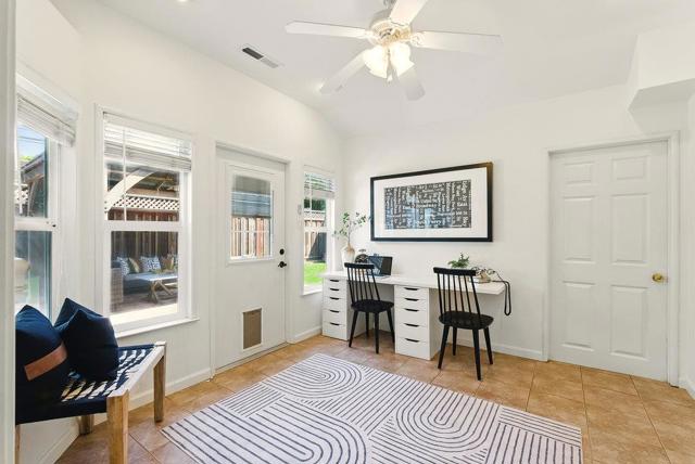 511 Marine View Avenue, Belmont CA: https://media.crmls.org/mediaz/d81c458f-719f-4788-81e7-4bfe2d3824b6.jpg
