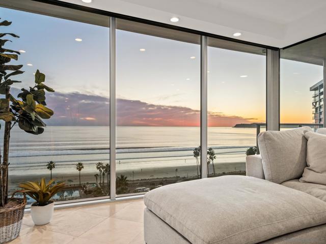 1810 Avenida Del Mundo, Coronado CA: https://media.crmls.org/mediaz/d81cdebd-e248-4407-8fb3-311ef2958abc.jpg