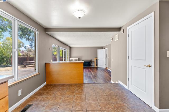 1890 Morello Ave, Pleasant Hill CA: https://media.crmls.org/mediaz/d81ce330-ffda-4184-ad61-283975750ce7.jpg