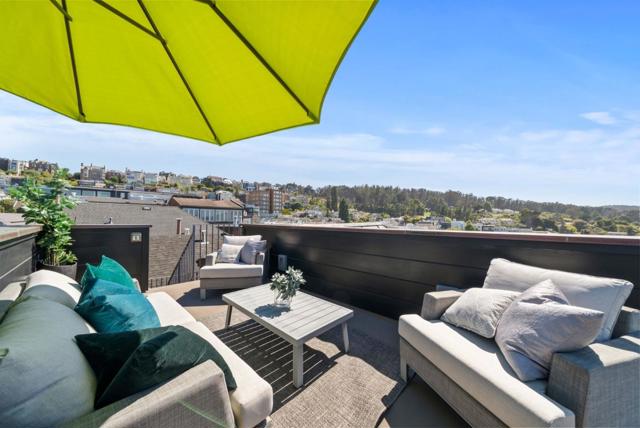 2853 Broderick Street, San Francisco CA: https://media.crmls.org/mediaz/d81d7d17-71cd-4559-8bfb-00a5bd36ca41.jpg