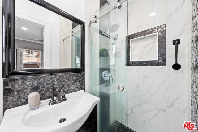 1747 N Avenue 46, Los Angeles CA: https://media.crmls.org/mediaz/d81debe8-1565-4a6c-a95a-74cb19870aad.jpg