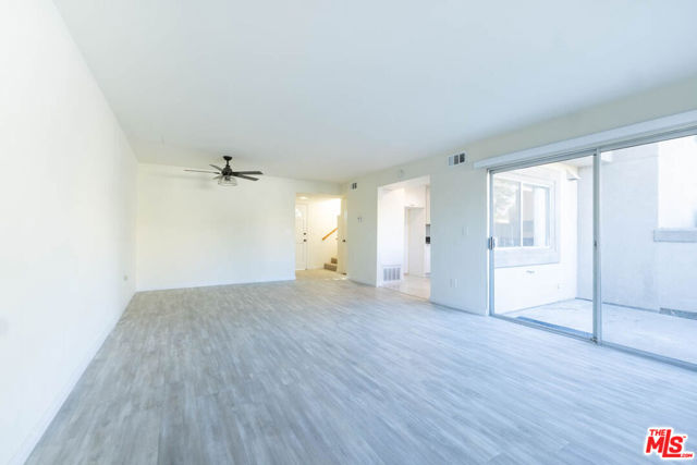18524 Mayall Street, Northridge CA: https://media.crmls.org/mediaz/d81e4f56-17b0-4107-9c54-75bb4e9b0dc8.jpg