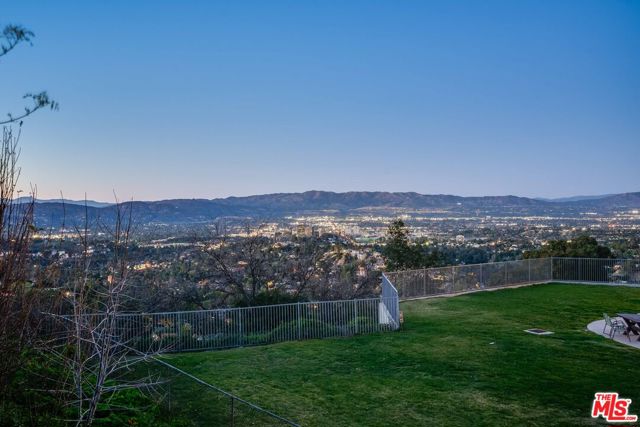 1302 Zuni Lane, Topanga CA: https://media.crmls.org/mediaz/d81ee4ed-6988-424e-b733-866e743ec5f7.jpg