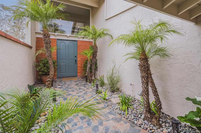 8206 Caminito Lacayo, La Jolla CA: https://media.crmls.org/mediaz/d81f2658-9963-4d82-975c-ada9fe4b41ae.jpg