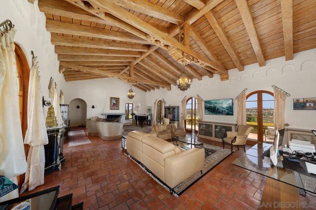 3928 La Cresta Way, Bonita CA: https://media.crmls.org/mediaz/d81f6ba7-4d55-4d8b-9228-fc2f3432ce75.jpg