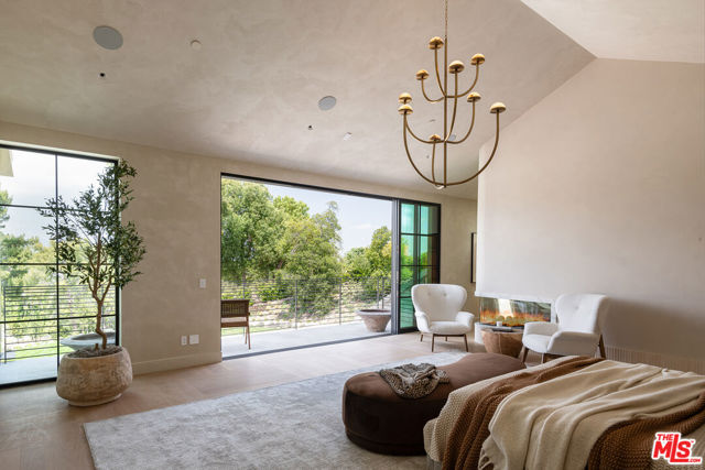 24172 Lupin Hill Road, Hidden Hills CA: https://media.crmls.org/mediaz/d81fdbe3-d7a9-45e4-8dfe-ec0976559018.jpg