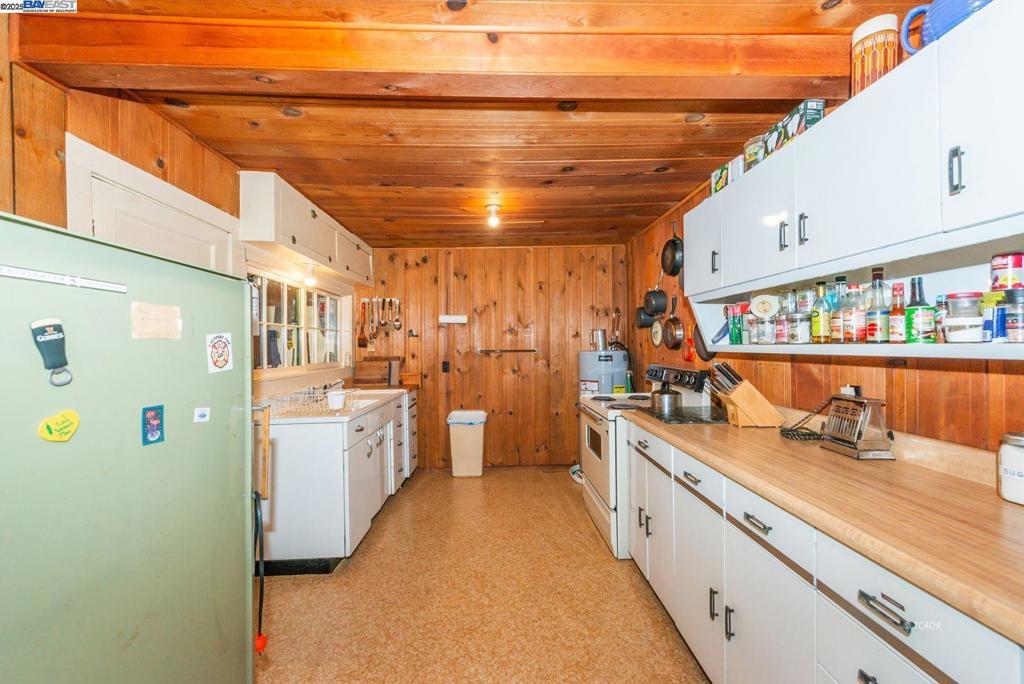 https://media.crmls.org/mediaz/d81fdd1e-92d1-47b5-b6b9-7947cafe7b57.jpg?preset=X-Large