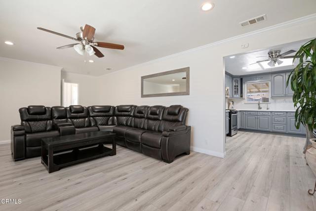 Detail Gallery Image 5 of 22 For 1409 W Fir Ave, Oxnard,  CA 93033 - 4 Beds | 3 Baths