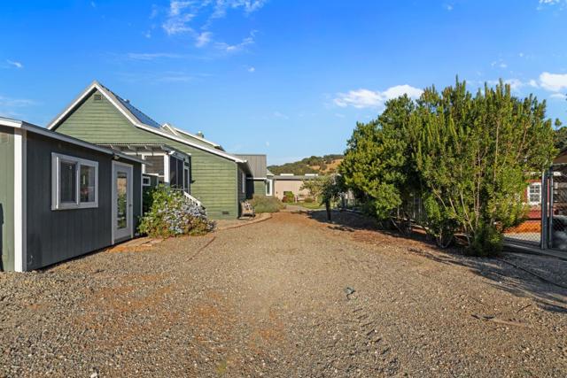 6840 Southside Road, Hollister CA: https://media.crmls.org/mediaz/d8204aa7-ece3-4e40-9941-9f5ec83b9e51.jpg