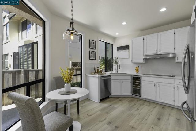 731 Lakemont Pl, San Ramon CA: https://media.crmls.org/mediaz/d820d276-138a-426a-9b2e-a7b9037d5376.jpg