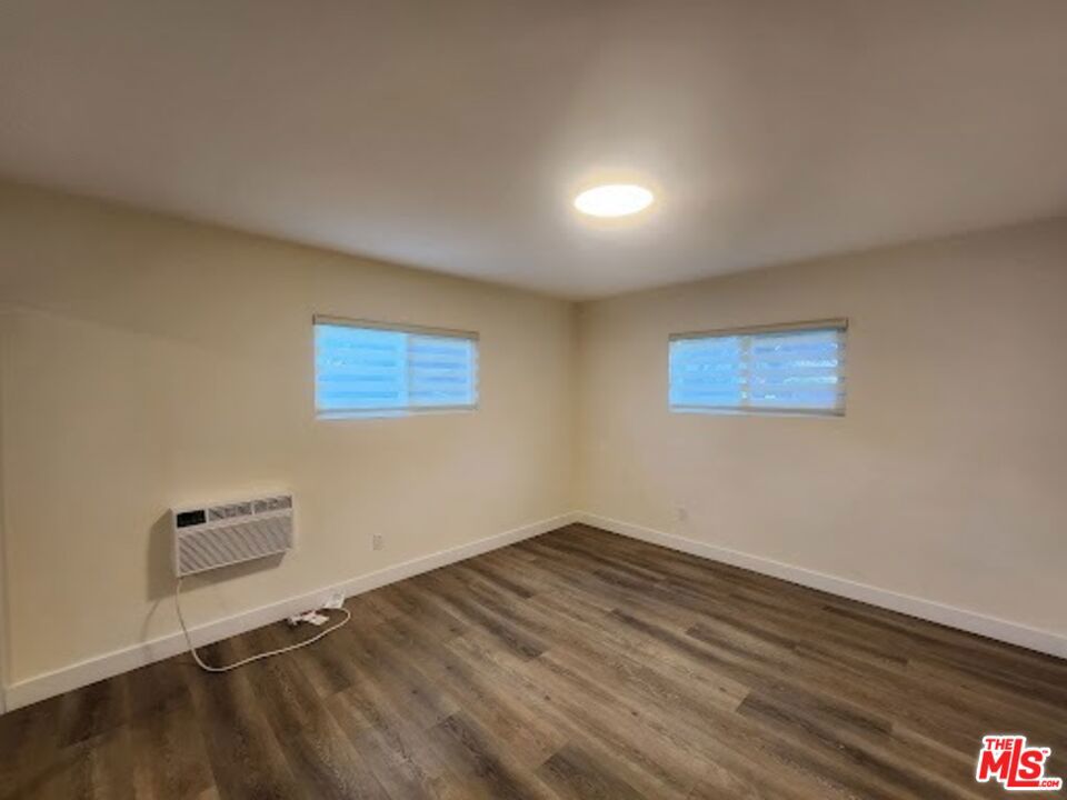 https://media.crmls.org/mediaz/d820df2a-0ca8-48c8-9892-b964626d44b5.jpg?preset=X-Large