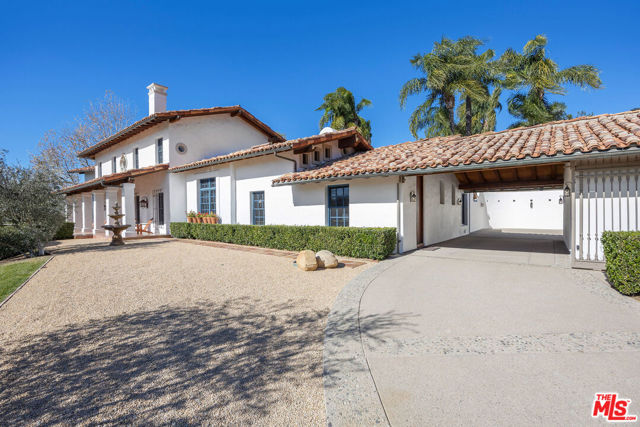 25127 Jim Bridger Road, Hidden Hills CA: https://media.crmls.org/mediaz/d8211003-8189-4c76-9658-6446121fabba.jpg