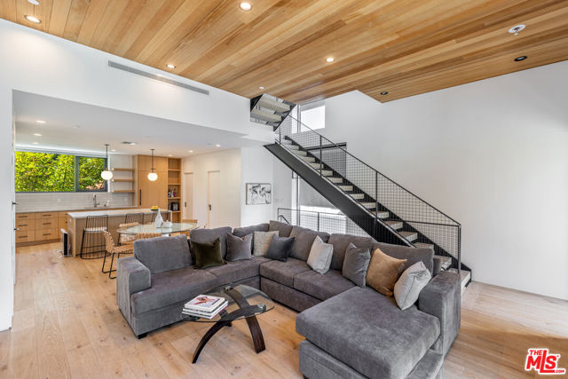 610 S Van Ness Avenue, Los Angeles CA: https://media.crmls.org/mediaz/d821133a-3542-4fb7-a12f-121e7b37e805.jpg
