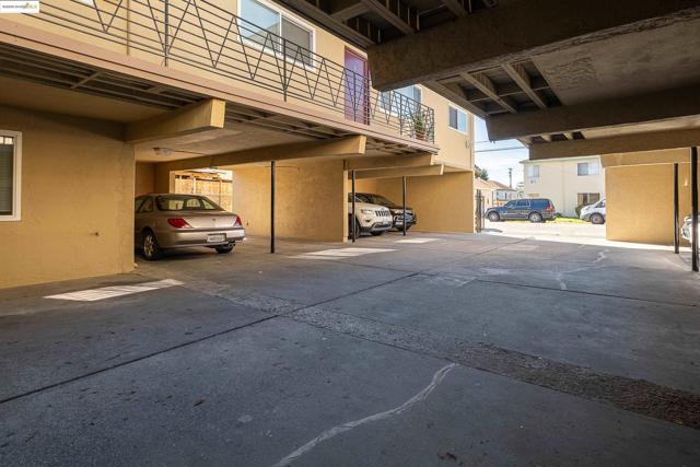 146 19Th St, Richmond CA: https://media.crmls.org/mediaz/d8218b85-a699-4f26-b360-92ce555c0f78.jpg