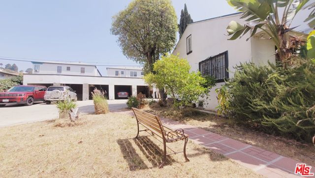 5409 Russell Avenue, Los Angeles CA: https://media.crmls.org/mediaz/d821975c-06d5-492d-be94-02985922140f.jpg