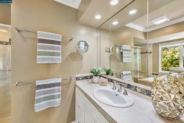 23 El Verano, Orinda CA: https://media.crmls.org/mediaz/d821ea81-9541-45fb-94f4-391627c1fee8.jpg