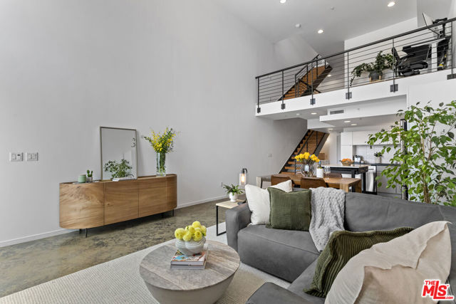 333 S Wilton Place, Los Angeles CA: https://media.crmls.org/mediaz/d8223e34-bf2f-42a2-b564-cc05af7a336c.jpg