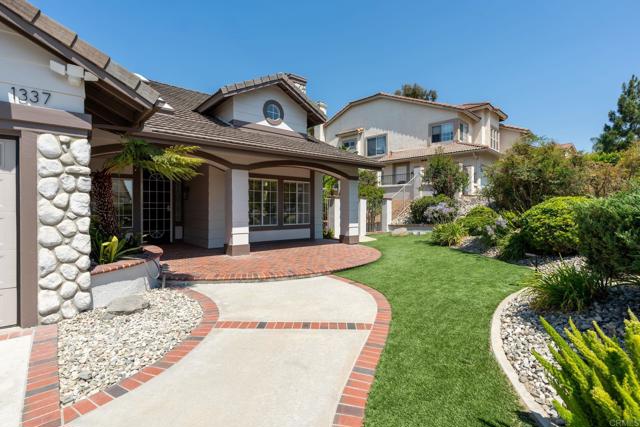 1337 Oak View Way, Escondido CA: https://media.crmls.org/mediaz/d8226803-08ae-496e-a265-8510e0e0c0aa.jpg
