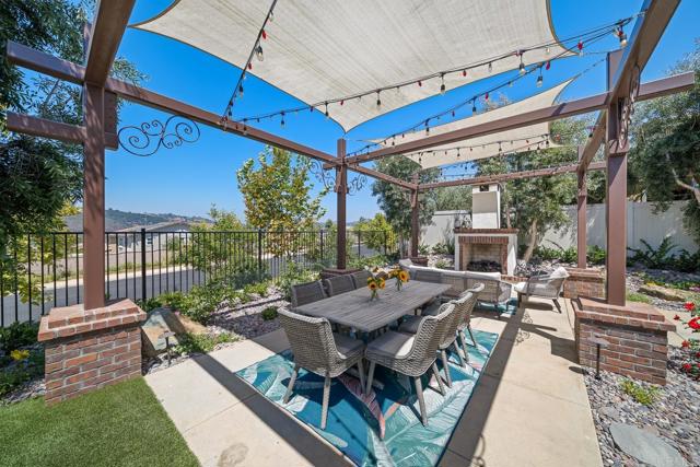 35788 Bay Morgan Lane, Fallbrook CA: https://media.crmls.org/mediaz/d82277f2-fabf-4743-9a6d-4563eaa29430.jpg
