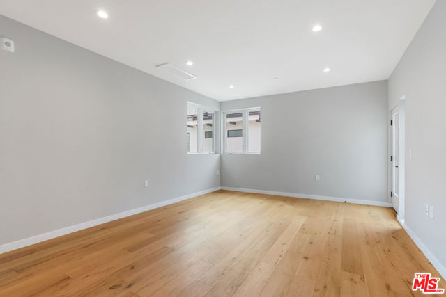 1729 S Barrington Avenue, Los Angeles CA: https://media.crmls.org/mediaz/d823076e-c499-4f8c-b41f-0a957285b5eb.jpg