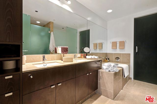 6250 Hollywood Boulevard, Los Angeles CA: https://media.crmls.org/mediaz/d823b846-a0b9-4fd6-b7cd-b52c4bf7b097.jpg