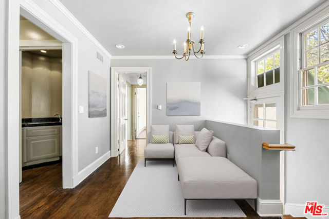 803 N Rexford Drive, Beverly Hills CA: https://media.crmls.org/mediaz/d823bccb-9926-4e37-b3b8-e98e6001d5a3.jpg