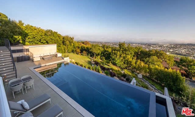 945 Arbolado Road, Santa Barbara CA: https://media.crmls.org/mediaz/d8241a7b-03a0-4c02-94ab-b7f5dea9ec09.jpg