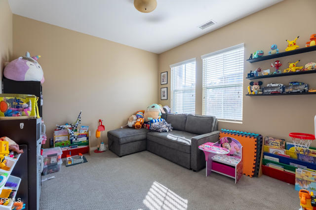 3123 N Oxnard Boulevard, Oxnard CA: https://media.crmls.org/mediaz/d824483d-eb17-4cf1-9b4a-58774690410b.jpg