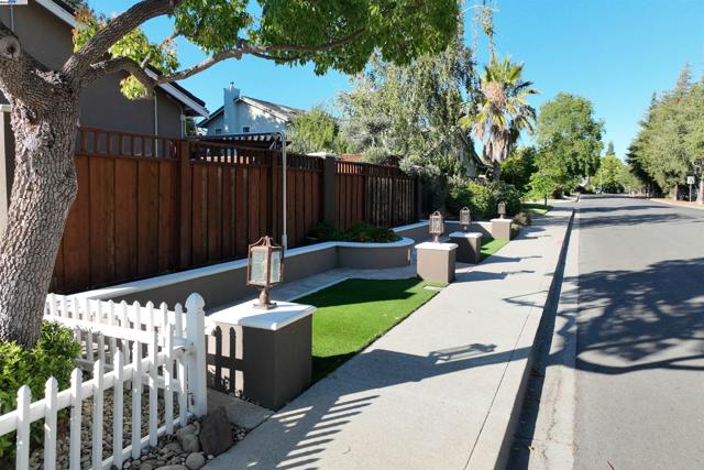 3211 Harvey Ct, Pleasanton CA: https://media.crmls.org/mediaz/d8251db5-9187-4252-a31d-e1e297d698ca.jpg
