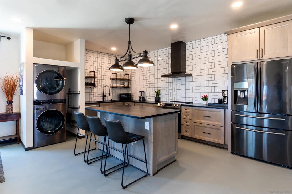 5066 LEAR AVE