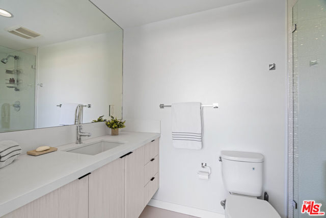 944 N Stanley Avenue, West Hollywood CA: https://media.crmls.org/mediaz/d82545be-fa70-47c5-aad5-89809cfcf245.jpg