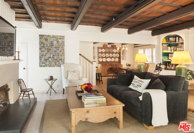 51 27th Avenue, Venice CA: https://media.crmls.org/mediaz/d825882b-17c3-4a77-9ab9-ad164c6a2828.jpg