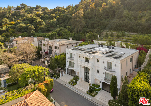 1455 Robmar Drive, Beverly Hills CA: https://media.crmls.org/mediaz/d82594c6-5113-4b00-8aba-52f64b90268f.jpg