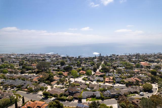 6018 Folsom Drive, La Jolla CA: https://media.crmls.org/mediaz/d825fb39-ae92-4109-9e18-0c42c1f077ce.jpg