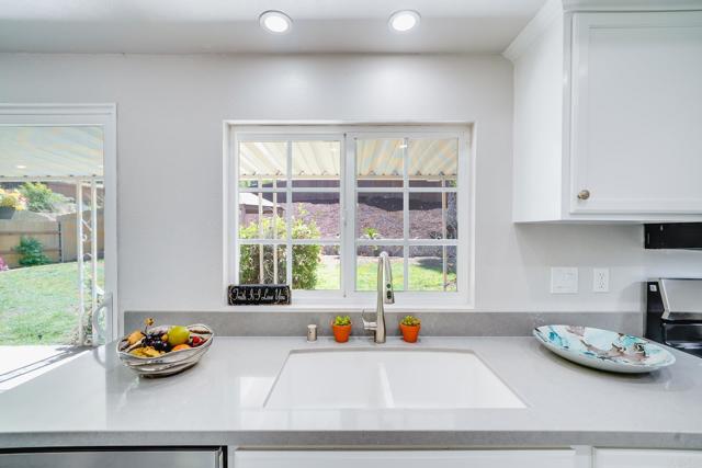 Detail Gallery Image 9 of 37 For 15020 Penasquitos Dr, Rancho Penasquitos,  CA 92129 - 3 Beds | 2/1 Baths