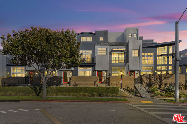 5350 Playa Vista Drive, Playa Vista CA: https://media.crmls.org/mediaz/d826c275-48b8-4227-b728-9cdc554e488d.jpg