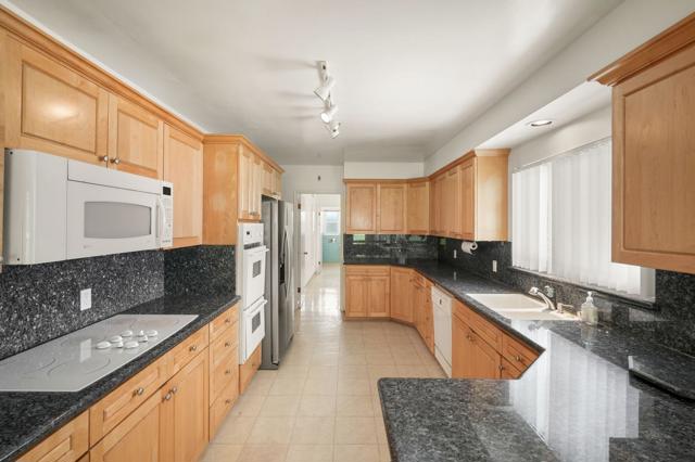 108 W Kenneth Road, Glendale CA: https://media.crmls.org/mediaz/d8271a03-7c35-46a3-8e95-64c3b6f6ef11.jpg