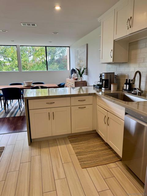 2420 Torrey Pines Rd, La Jolla CA: https://media.crmls.org/mediaz/d8273fb1-e986-4779-b8fb-0d61bc3d93b5.jpg