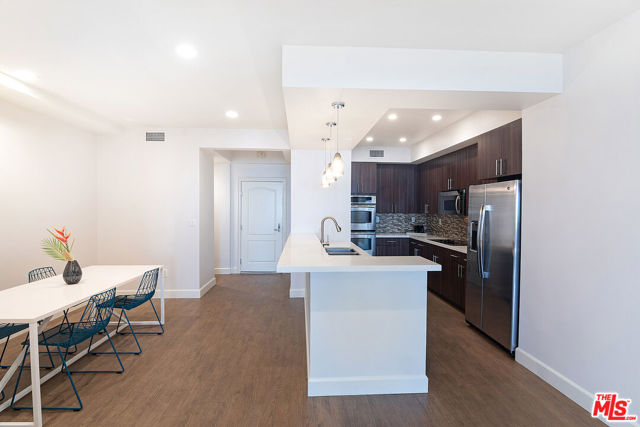 5670 Wilshire Boulevard, Los Angeles CA: https://media.crmls.org/mediaz/d8274317-4ac9-4cba-a202-f17beae87e60.jpg