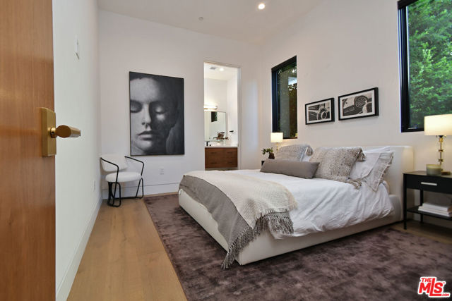 4544 Woodley Avenue, Encino CA: https://media.crmls.org/mediaz/d8280574-7872-4ca4-b802-e71af3eb85a6.jpg