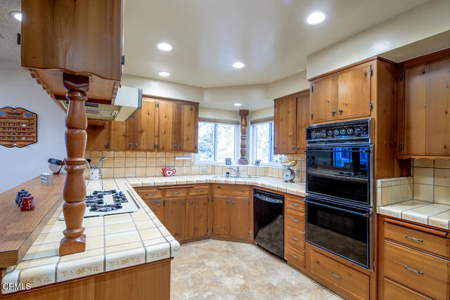Detail Gallery Image 19 of 36 For 3727 Beechglen Dr, La Crescenta,  CA 91214 - 3 Beds | 2 Baths