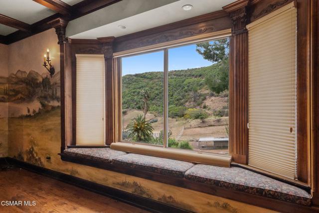 1561 Lookout Drive, Agoura Hills CA: https://media.crmls.org/mediaz/d82820a7-ba32-4d10-922e-012956f6982a.jpg