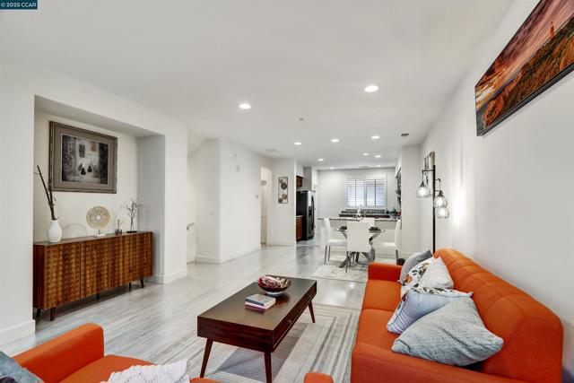 273 Sullivan Way, Hayward CA: https://media.crmls.org/mediaz/d8284cc7-8ece-4088-8009-f2560ce092b8.jpg
