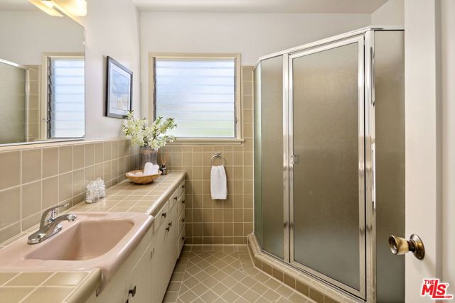 4155 Madison Avenue, Culver City CA: https://media.crmls.org/mediaz/d828f495-25de-47b9-b3c7-9dd005865e6c.jpg