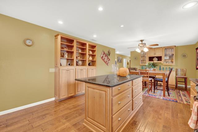 11152 Toyon Hill, Lakeside CA: https://media.crmls.org/mediaz/d8291ede-2bae-4448-8551-229b19ed0f67.jpg