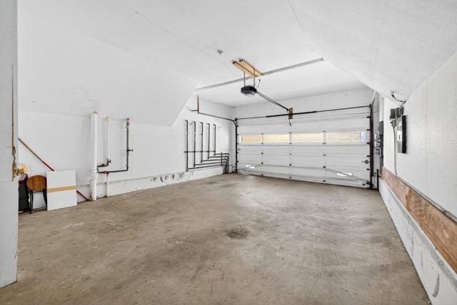 476 7th Avenue, San Francisco CA: https://media.crmls.org/mediaz/d8295ed5-d8fb-4383-891d-a20ac3ba5c04.jpg