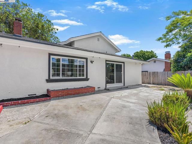 8612 Wicklow Ln, Dublin CA: https://media.crmls.org/mediaz/d8299cc1-911a-426c-9e42-9b4e507ca5a8.jpg