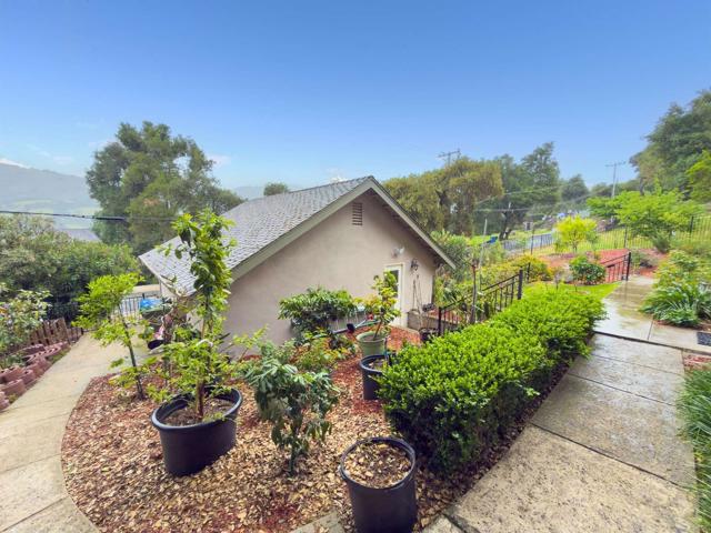 17645 Manzanita Drive, Morgan Hill CA: https://media.crmls.org/mediaz/d829b692-ee15-406e-9027-6786f71dfc2c.jpg