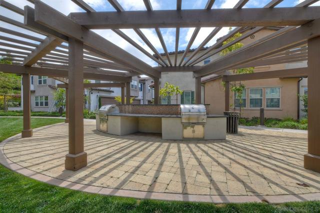 1097 Delpy View Point, Vista CA: https://media.crmls.org/mediaz/d829b769-15c1-4e68-be22-5d9bb365d72f.jpg