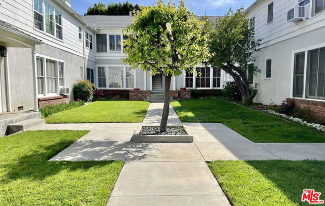 15218 Dickens Street, Sherman Oaks CA: https://media.crmls.org/mediaz/d829d4ed-87b5-425b-9f90-55ea00572ec1.jpg